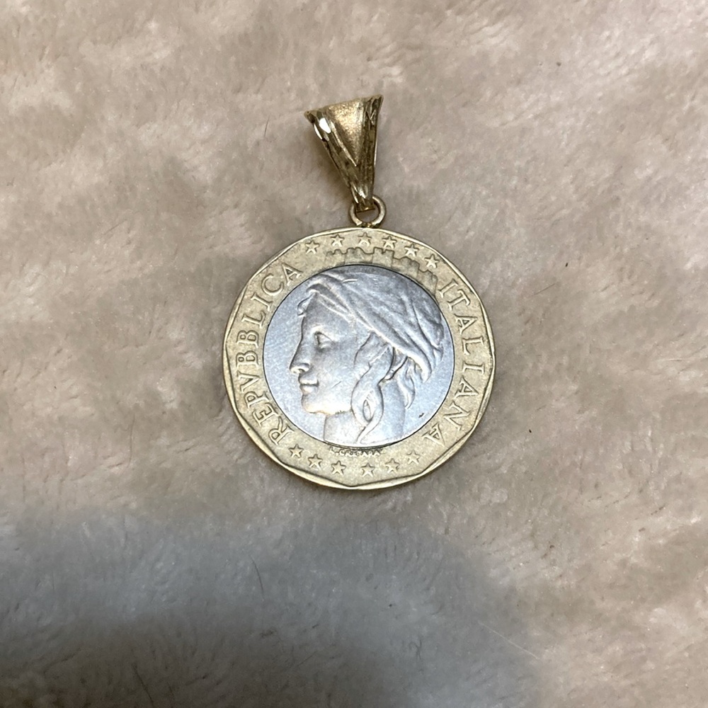 Italian coin pendant 14 K Italy Milor on bail